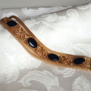 Vintage goldtone mesh Black Glass Victorian Style 6.5 bracelet